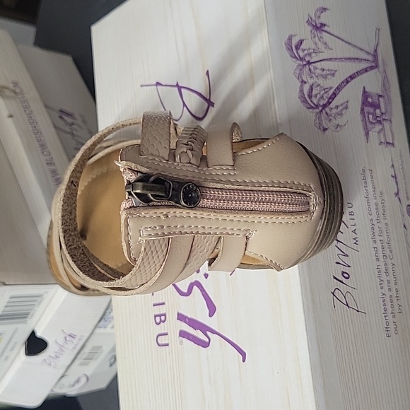 NEW BLOWFISH brooke sandal in lotus - Picture 3 of 5